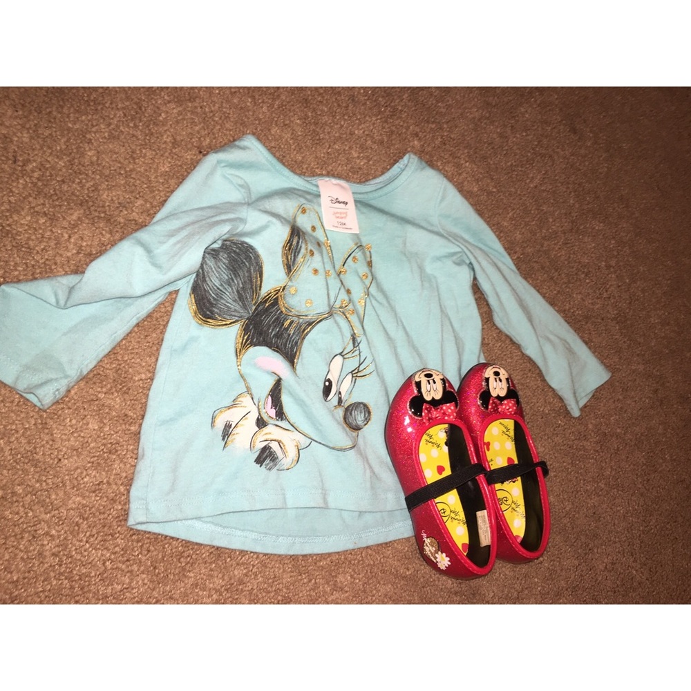 Disney Minnie Mouse shirt and shoes